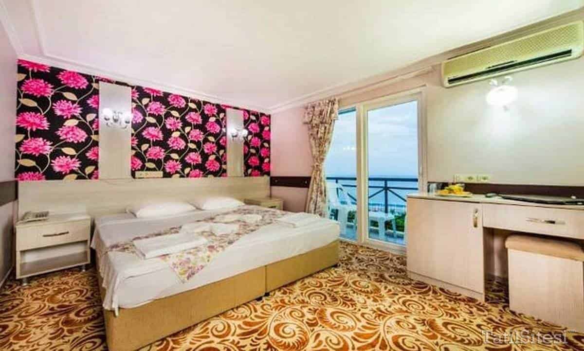 Avalon Beach Hotel